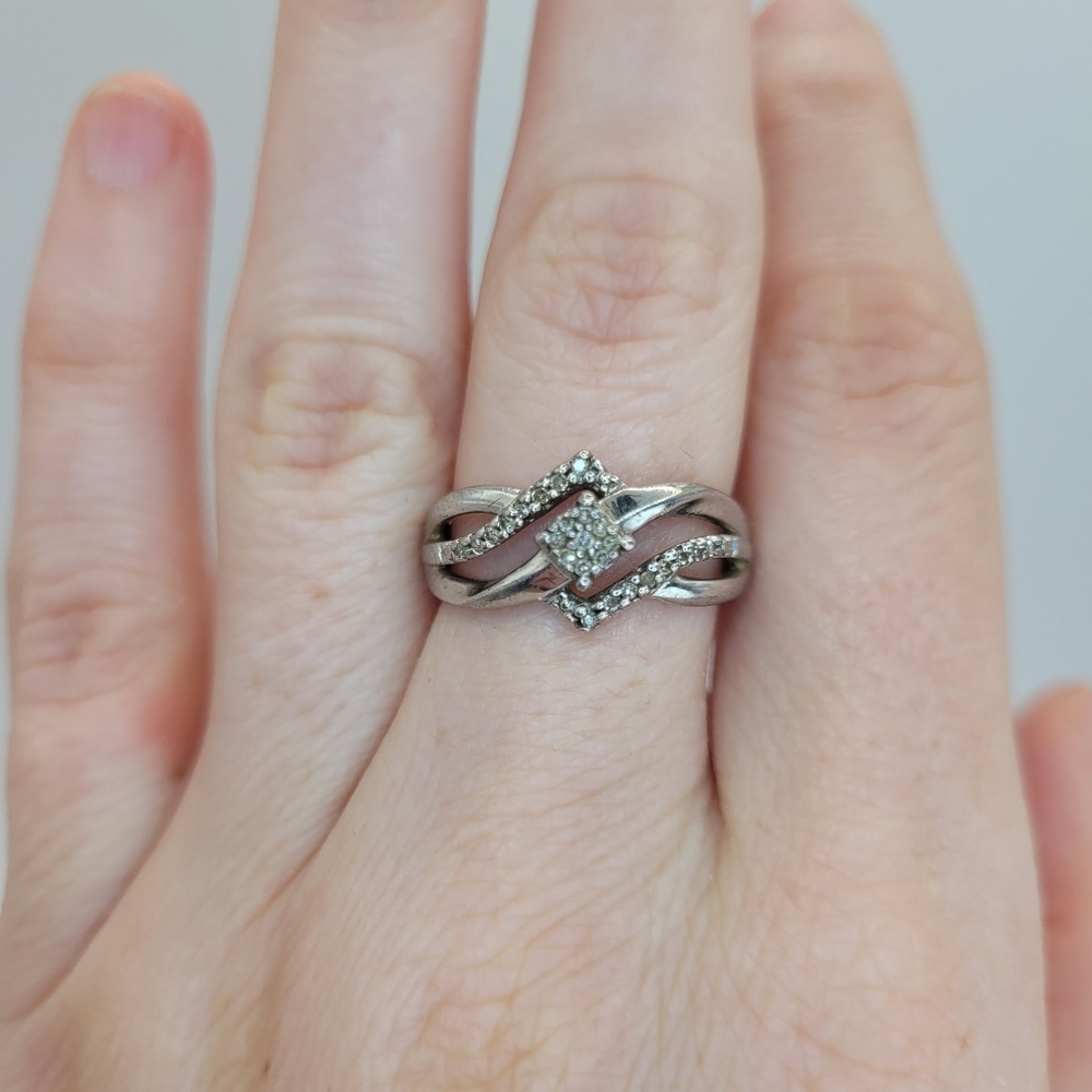 SUN 925 Sterling Silver Crossover Band Ring with Diamond Set Cluster Size 6.75